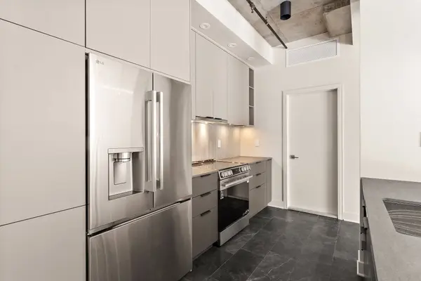 555 Rue de la Commune O. #410, Montréal (ville-marie), QC H3C5X5