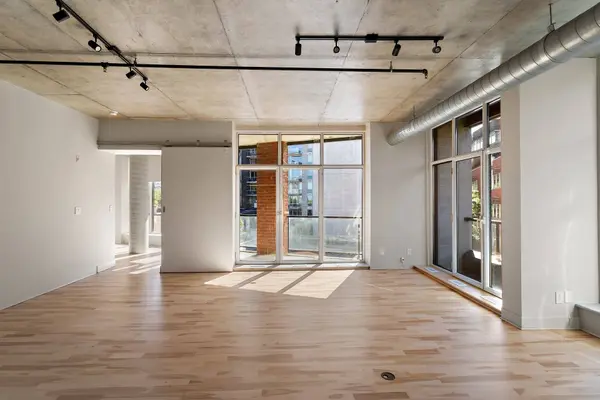 555 Rue de la Commune O. #410, Montréal (ville-marie), QC H3C5X5
