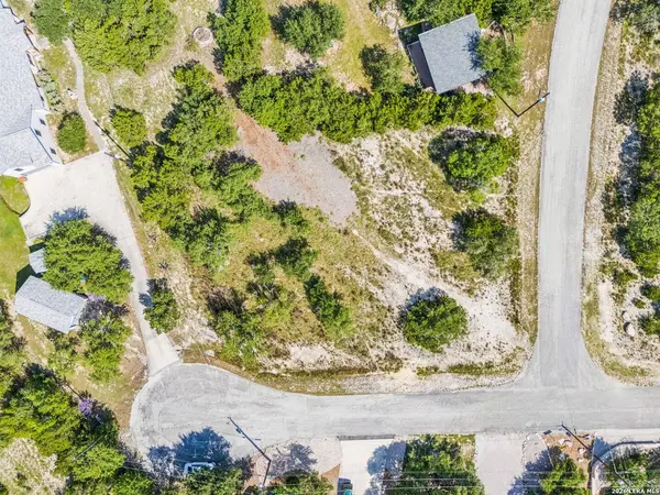 194 Night Hawk Ln, Canyon Lake, TX 78133