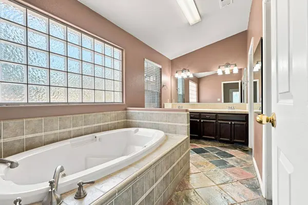 1184 Elwood RD, Yokuts Valley, CA 93675