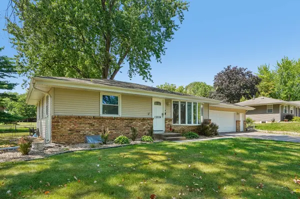 15204 Lead St, Burnsville, MN 55306-5133