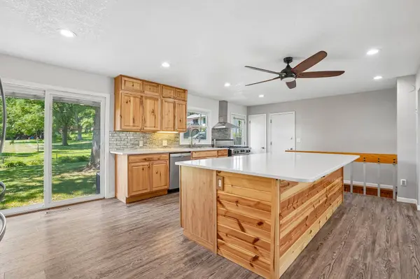 15204 Lead St, Burnsville, MN 55306-5133