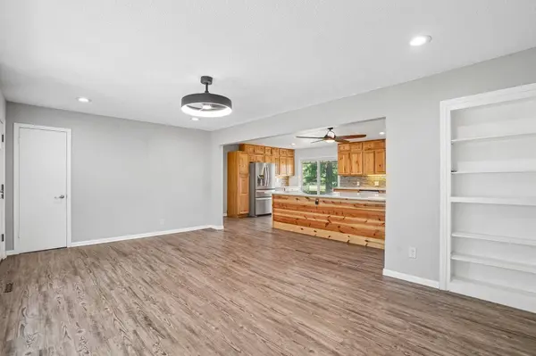 15204 Lead St, Burnsville, MN 55306-5133
