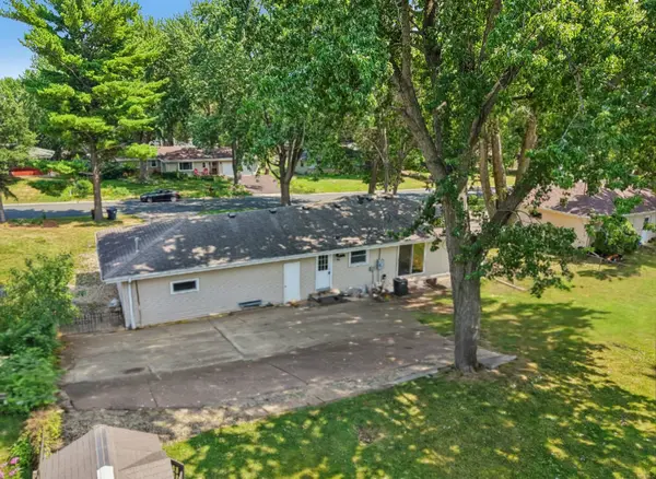 15204 Lead St, Burnsville, MN 55306-5133