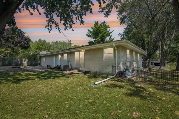 15204 Lead St, Burnsville, MN 55306-5133