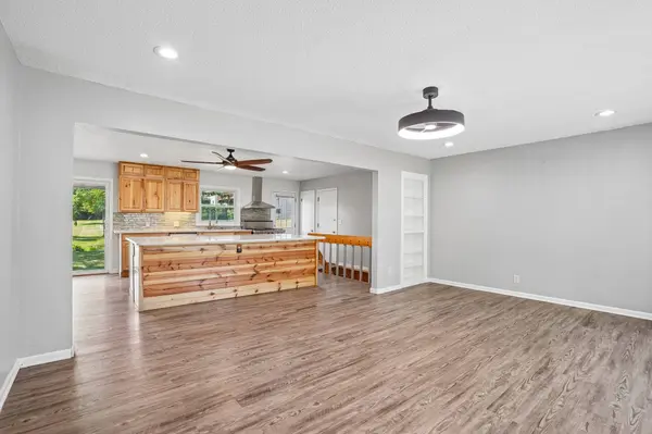 15204 Lead St, Burnsville, MN 55306-5133
