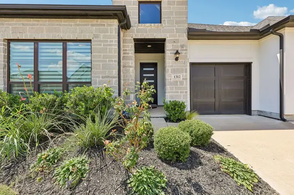 1312 Redbrick LN, Northlake, TX 76247