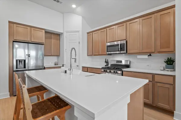 4718 Firewheel CT, Aubrey, TX 76227