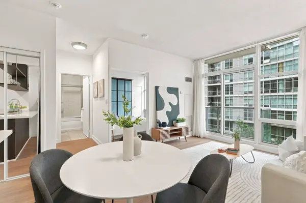 9 Spadina AVE #301, Toronto C01, ON M5V 3V5