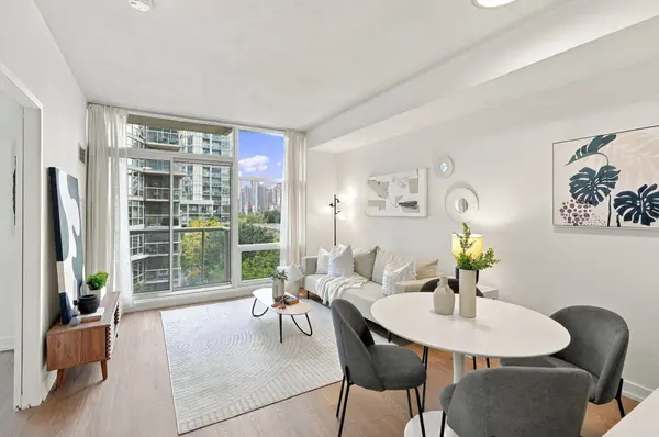 9 Spadina AVE #301, Toronto C01, ON M5V 3V5