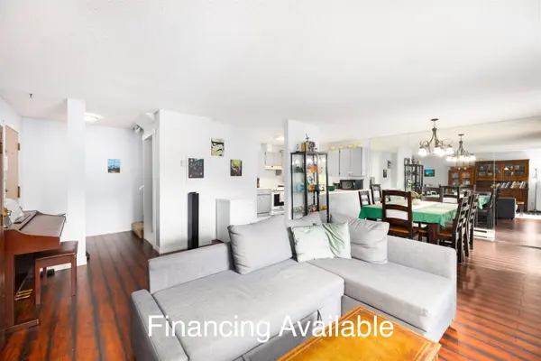7064 133b ST #201, Surrey, BC V3W 8A4