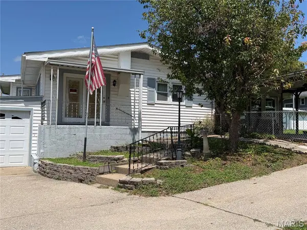 3330 Elm ST, St Charles, MO 63301