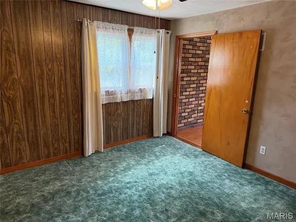 3330 Elm ST, St Charles, MO 63301