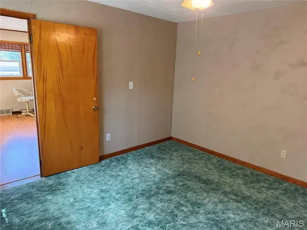 3330 Elm ST, St Charles, MO 63301