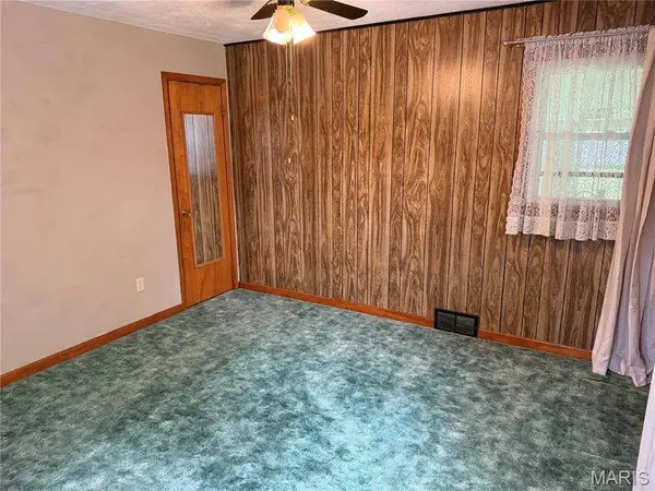 3330 Elm ST, St Charles, MO 63301