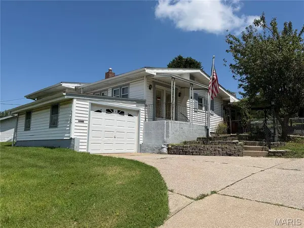 3330 Elm ST, St Charles, MO 63301