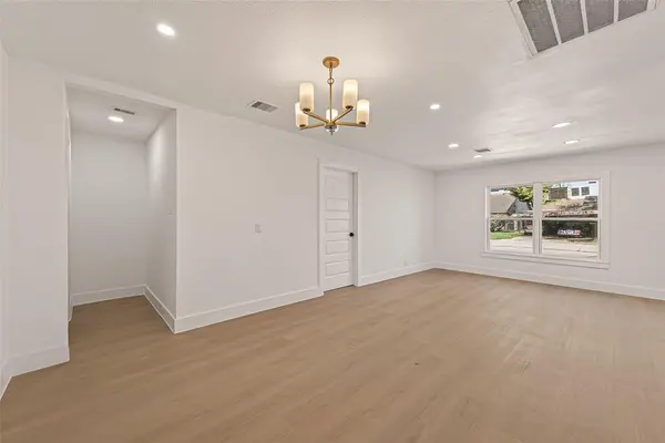 3209 McCrarey Dr, Houston, TX 77088-3031