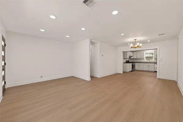 3209 McCrarey Dr, Houston, TX 77088-3031
