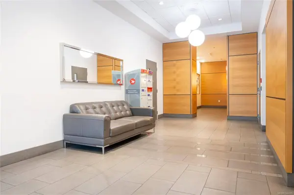 960 Yates St ##806, Victoria, BC V8V 3M3