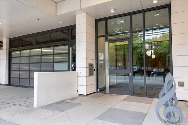 960 Yates St ##806, Victoria, BC V8V 3M3