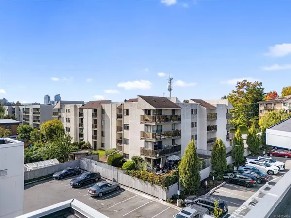 2757 Quadra St ##105, Victoria, BC V8T 4E5