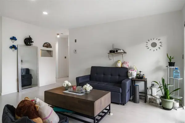 2757 Quadra St ##105, Victoria, BC V8T 4E5