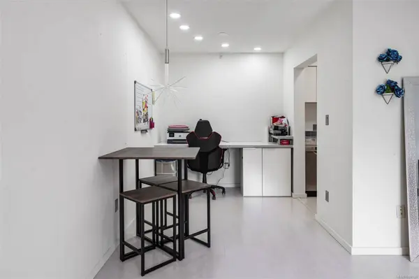 2757 Quadra St ##105, Victoria, BC V8T 4E5