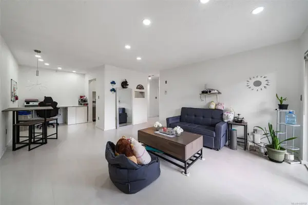 2757 Quadra St ##105, Victoria, BC V8T 4E5