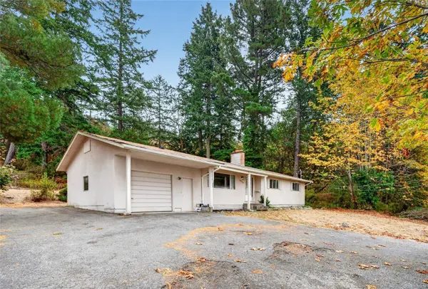 4439 Blenkinsop Rd, Saanich, BC V8X 2C3