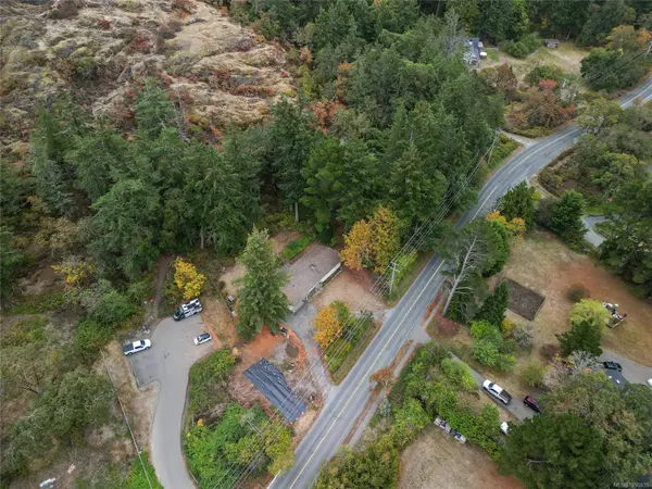 4439 Blenkinsop Rd, Saanich, BC V8X 2C3