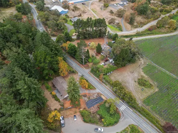 4439 Blenkinsop Rd, Saanich, BC V8X 2C3