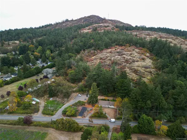 4439 Blenkinsop Rd, Saanich, BC V8X 2C3