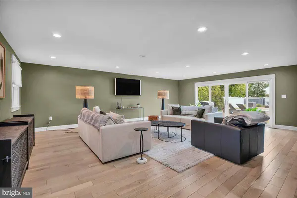 430 HIALEAH DR, Cherry Hill, NJ 08002