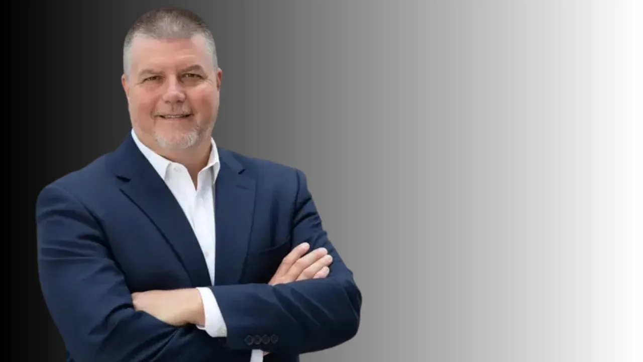 Andy Hollis, real estate agent and content creator