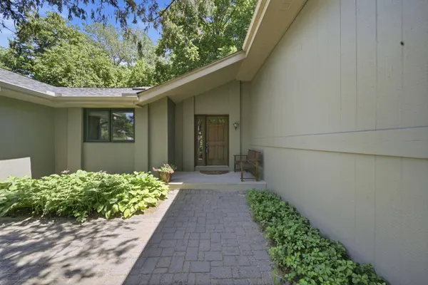 3610 Evergreen LN N, Plymouth, MN 55441