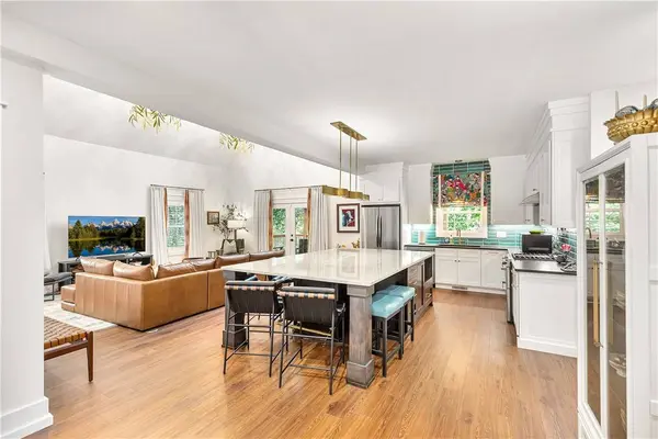 505 Waters Edge CT, West Union, SC 29696