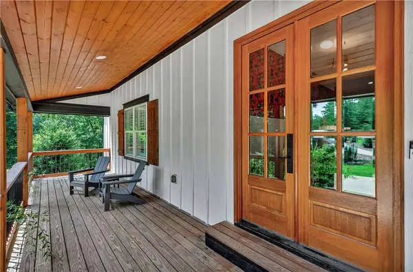 505 Waters Edge CT, West Union, SC 29696