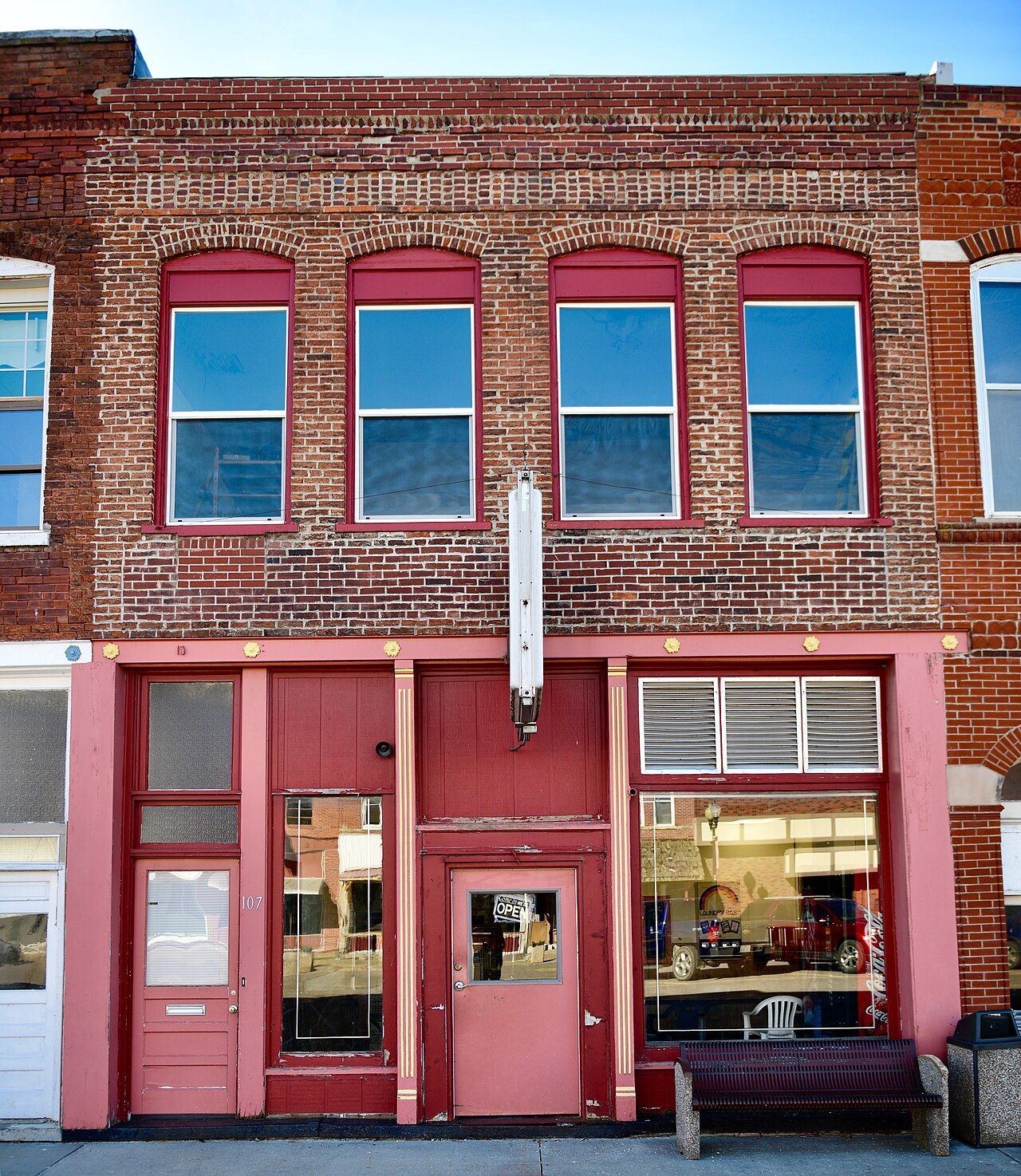 Alsop’s_General_Store_(107_E._Broadway)