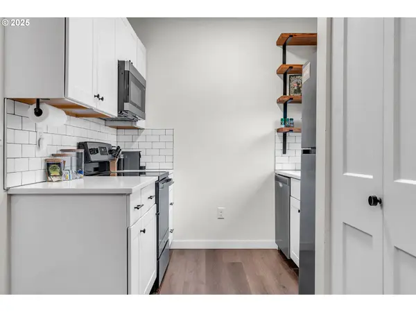 2407 N ROSA PARKS WAY, Portland, OR 97217
