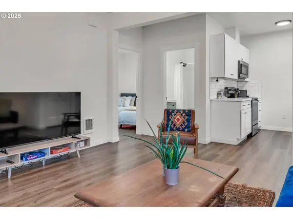 2407 N ROSA PARKS WAY, Portland, OR 97217