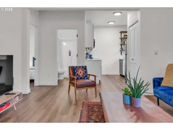 2407 N ROSA PARKS WAY, Portland, OR 97217