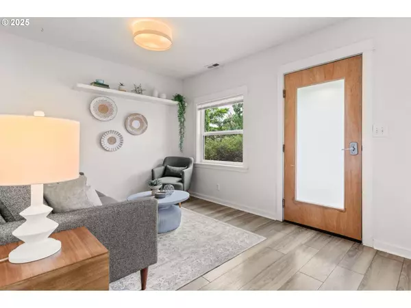 5805 NE SHAVER ST, Portland, OR 97213