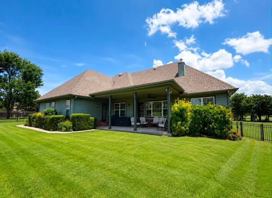 4972 Lighthouse Springs Dr, Grove, OK 74344-7931
