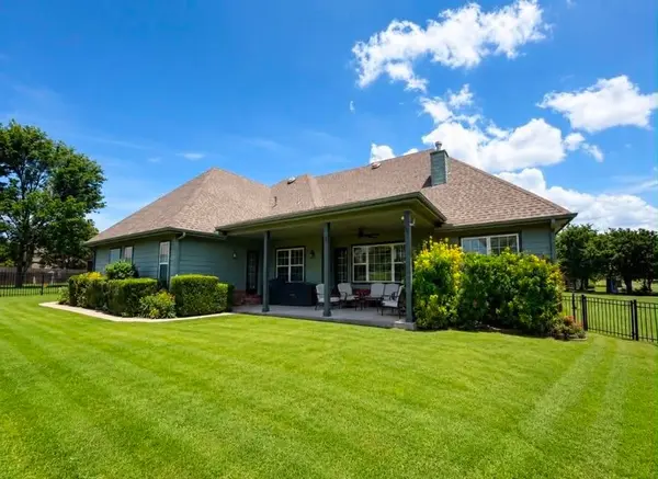 4972 Lighthouse Springs Dr, Grove, OK 74344-7931