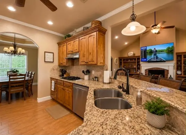 4972 Lighthouse Springs Dr, Grove, OK 74344-7931