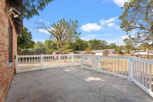 704 S Grand St, Grove, OK 74344-2832