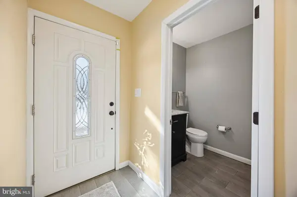 131 IVY HILL RD, Levittown, PA 19057