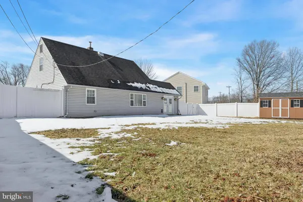 131 IVY HILL RD, Levittown, PA 19057