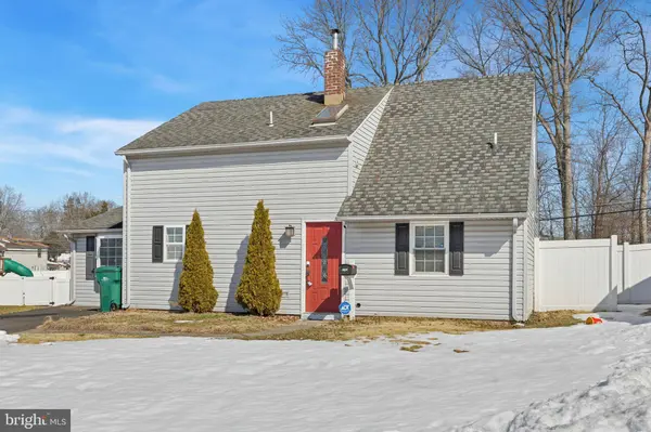 131 IVY HILL RD, Levittown, PA 19057