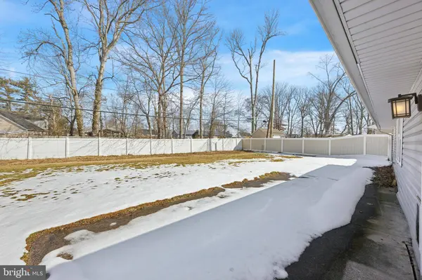 131 IVY HILL RD, Levittown, PA 19057